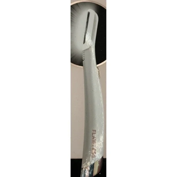 Finishing Touch Flawless Dermaplane Glo Lighted Facial Exfoliator Hair Remover - Picture 5 of 7